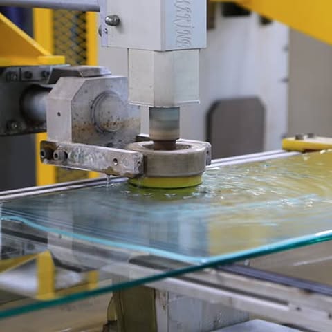 Deşmə şüşələr